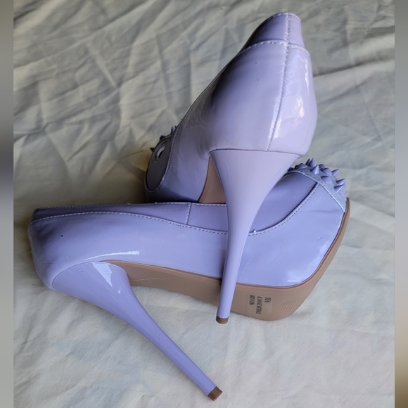 Qupid Women's Spiked Cap Round Toe Platform Pumps Glitter Size 6 - Picture 2 of 7